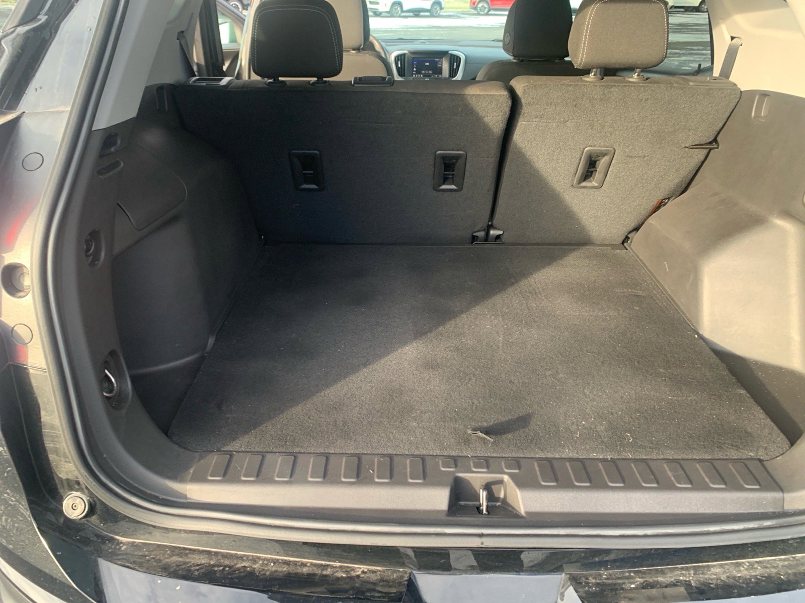 Used 2024 GMC Terrain SLE w/ Elevation Edition image 7