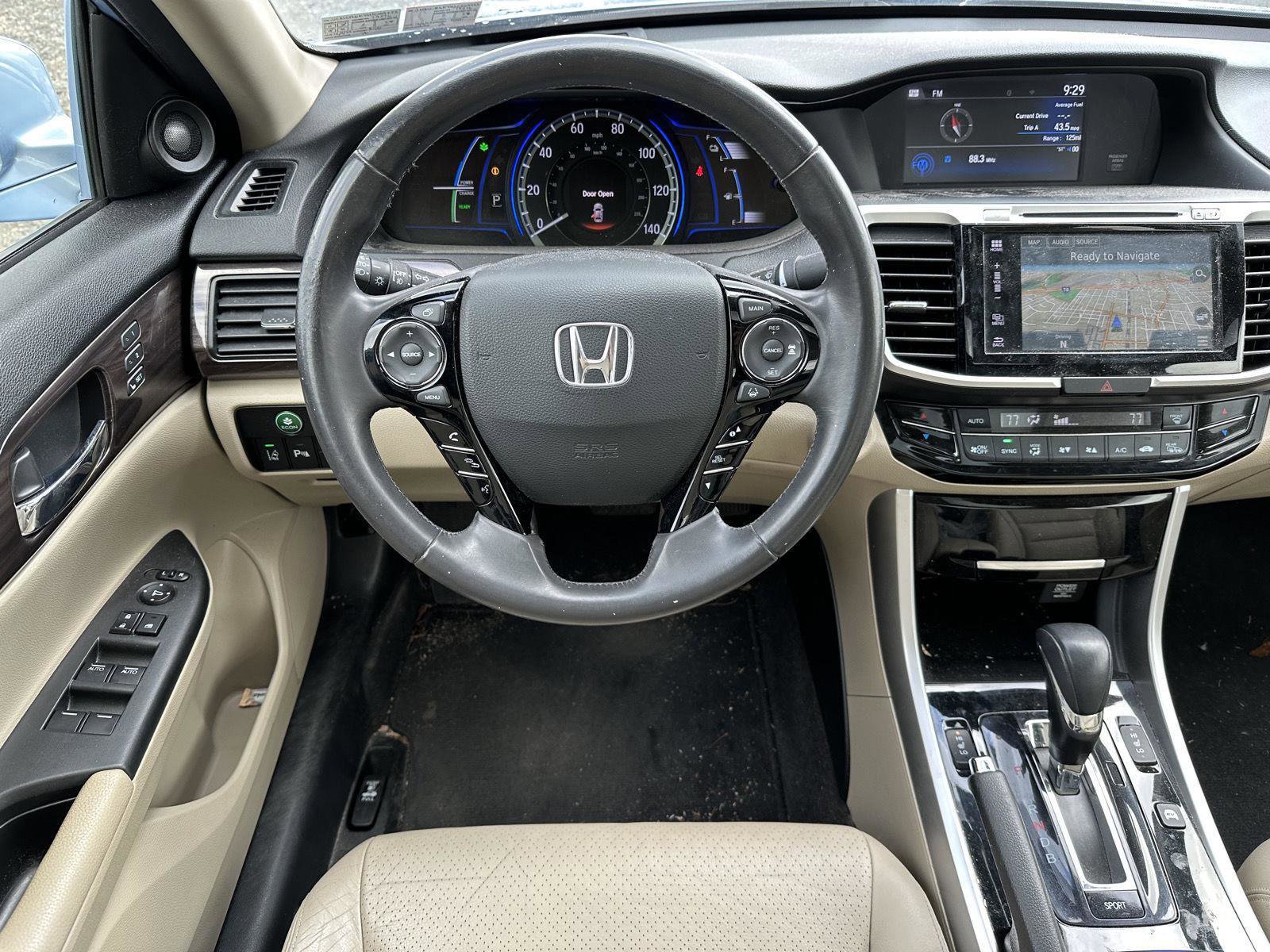 Used 2017 Honda Accord Touring image 12