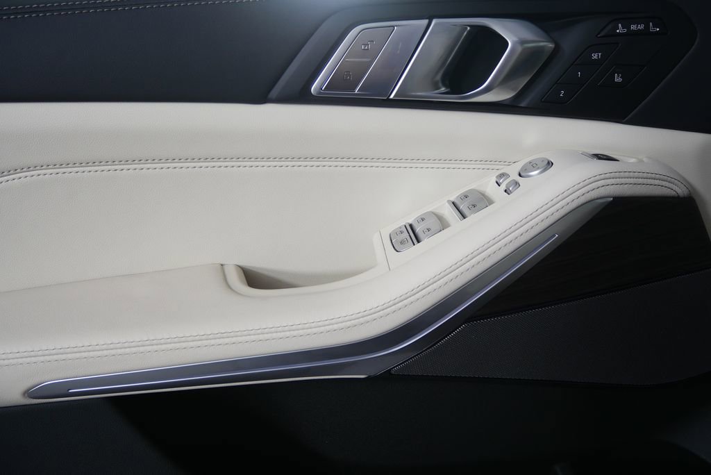 Used 2026 BMW X7 xDrive40i AWD/4WD image 8