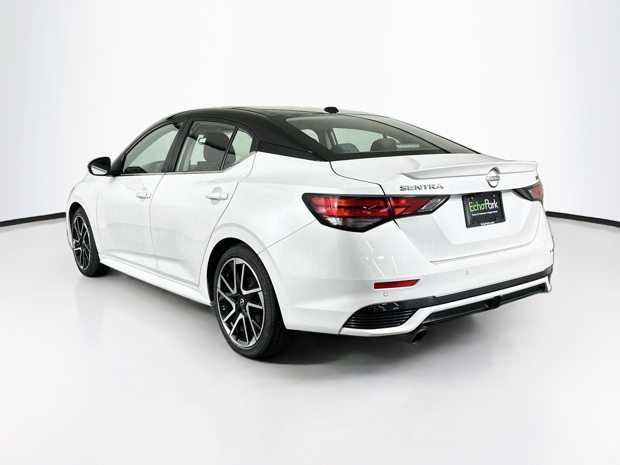 Used 2025 Nissan Sentra SR FWD image 5