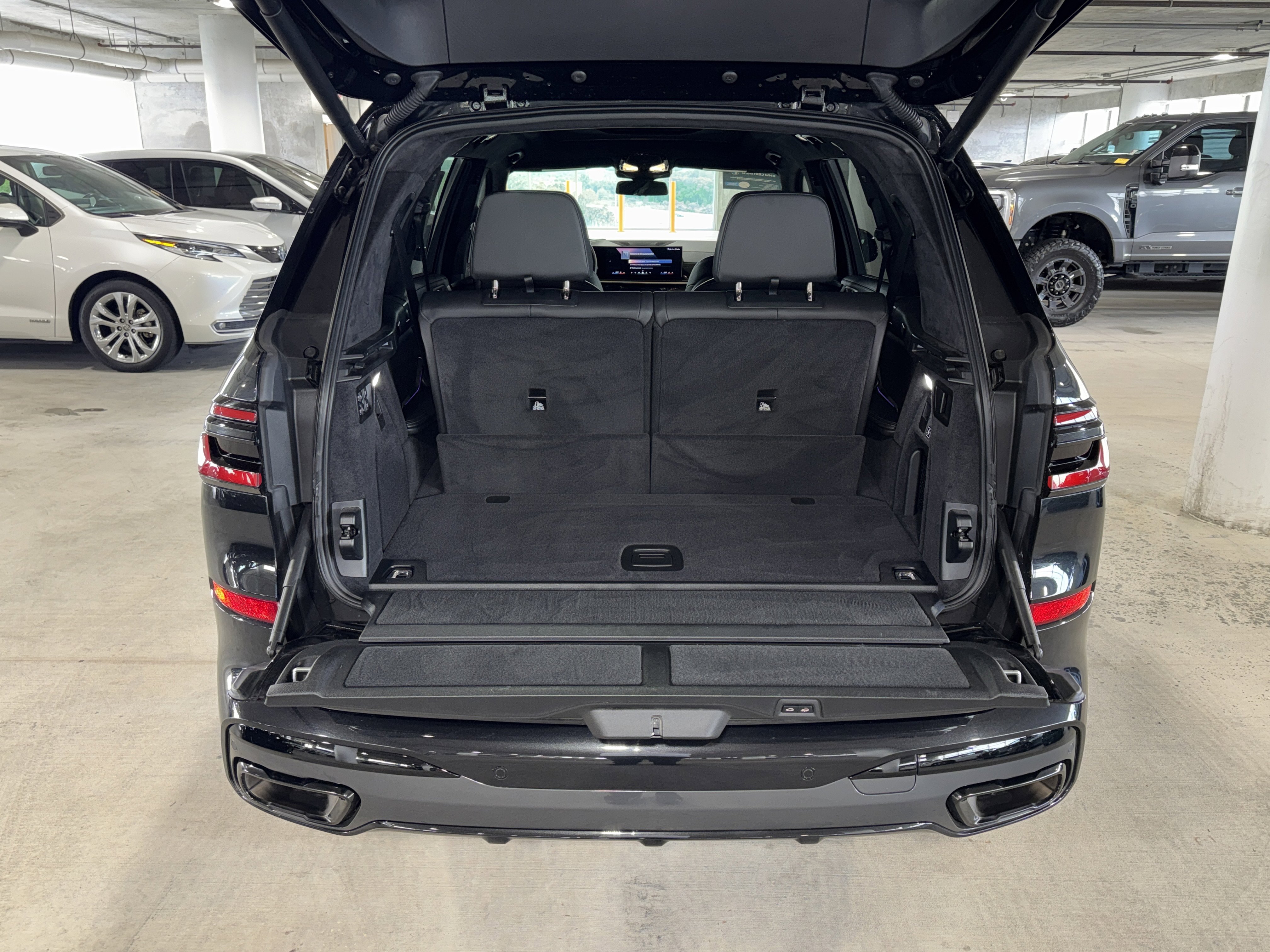 Certified 2025 BMW X7 xDrive40i w/ M Sport Package image 14