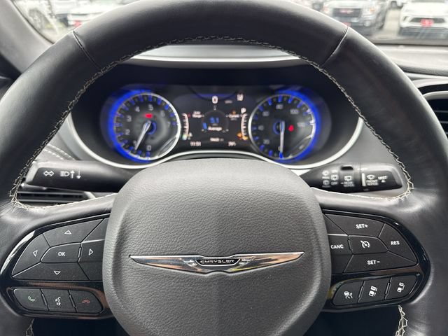 Used 2021 Chrysler Pacifica Touring-L w/ Uconnect Theater Family Group AWD/4WD image 11