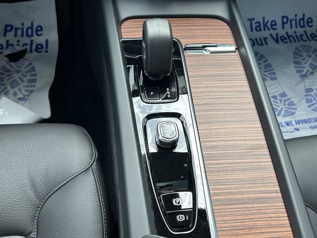 Certified 2024 Volvo XC60 B5 Plus w/ Protection Package Premier AWD/4WD image 22