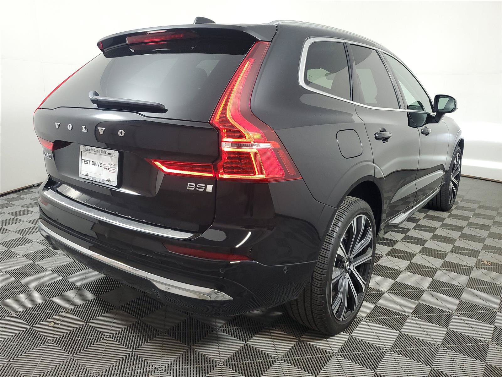 Certified 2023 Volvo XC60 B5 Ultimate w/ Climate Package FWD image 6