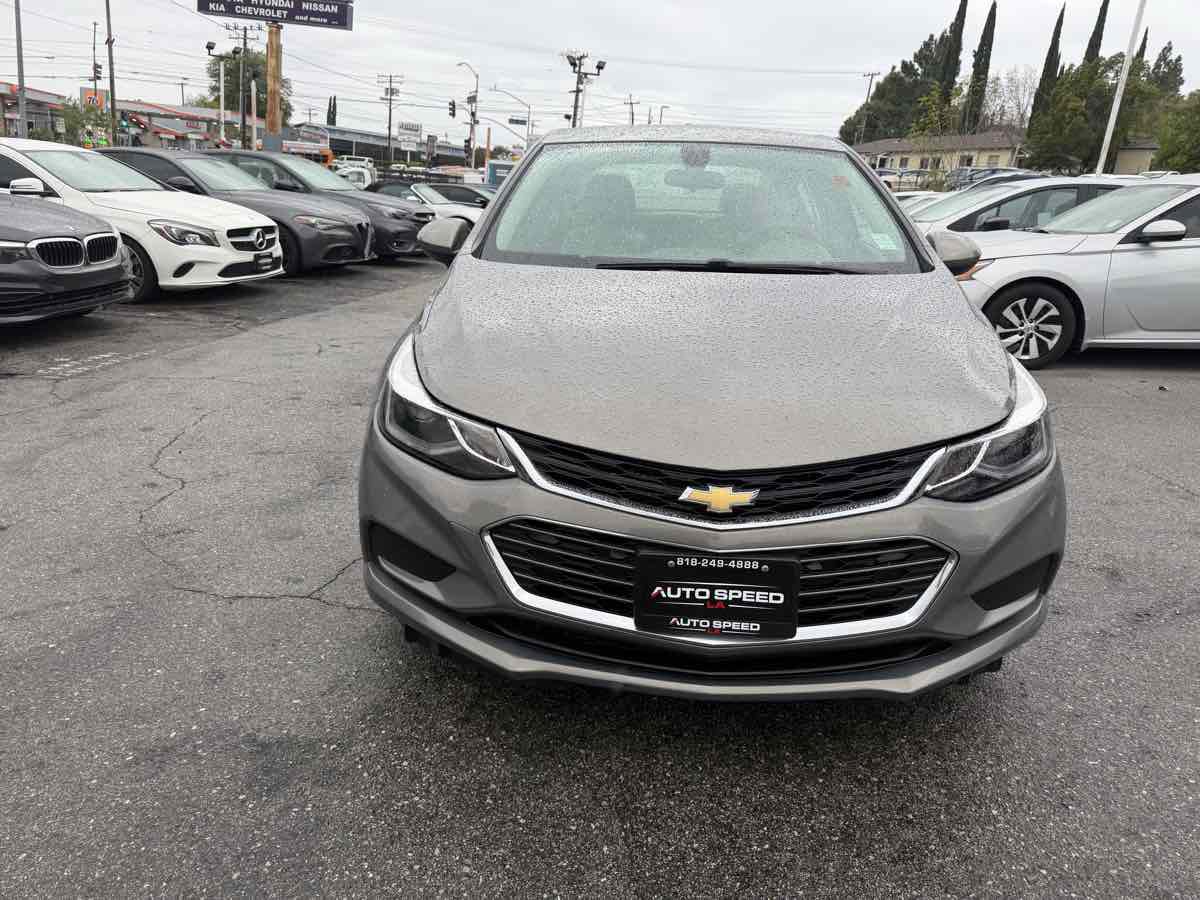 Used 2017 Chevrolet Cruze LT w/ Convenience Package image 2