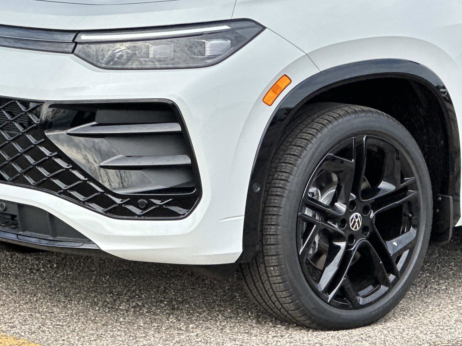 New 2026 Volkswagen Tiguan SE R-Line image 8