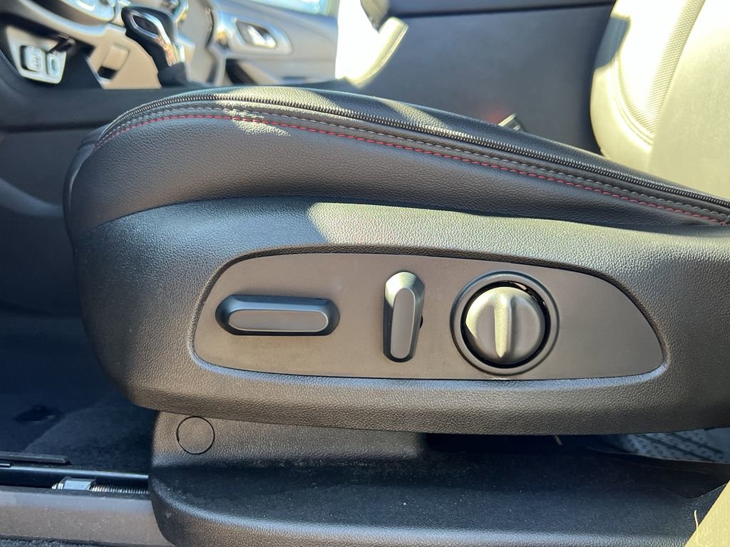 Used 2023 Chevrolet Traverse RS image 17