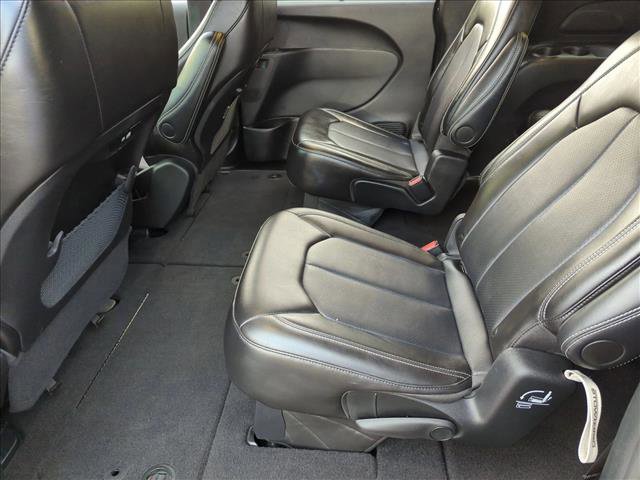 Used 2025 Chrysler Pacifica Select FWD image 17