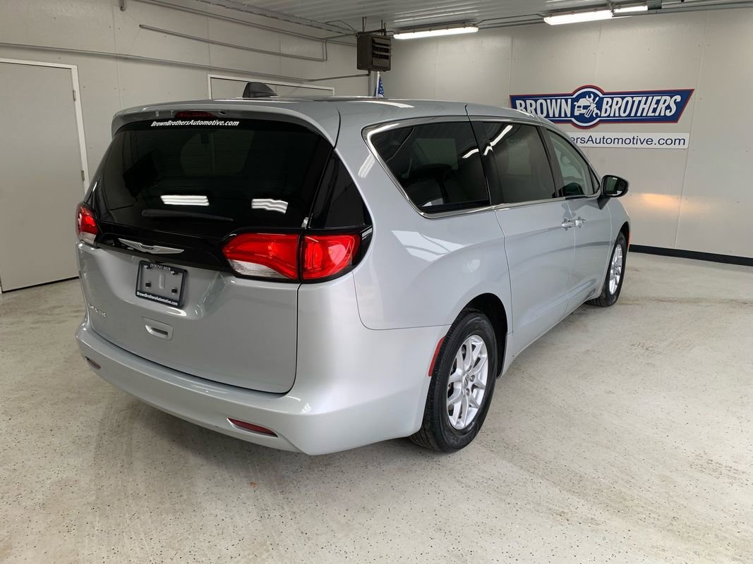 Used 2023 Chrysler Voyager LX image 11