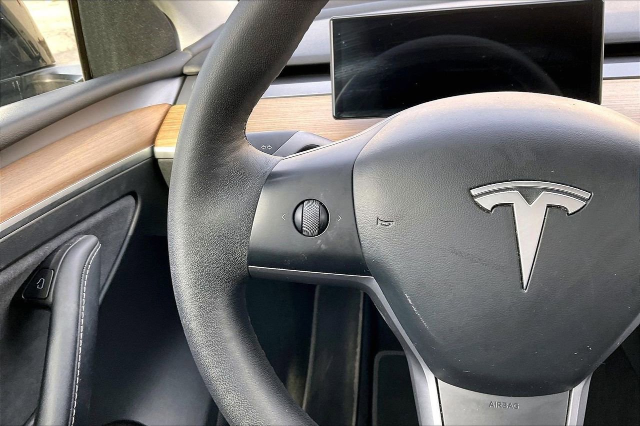 Used 2023 Tesla Model Y Performance image 29