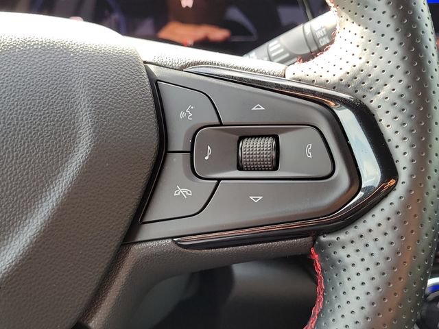Used 2025 Chevrolet Trax RS w/ Driver Confidence Package FWD image 22