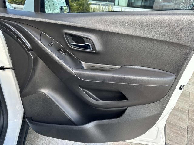 Used 2019 Chevrolet Trax LT w/ LT Convenience Package image 18