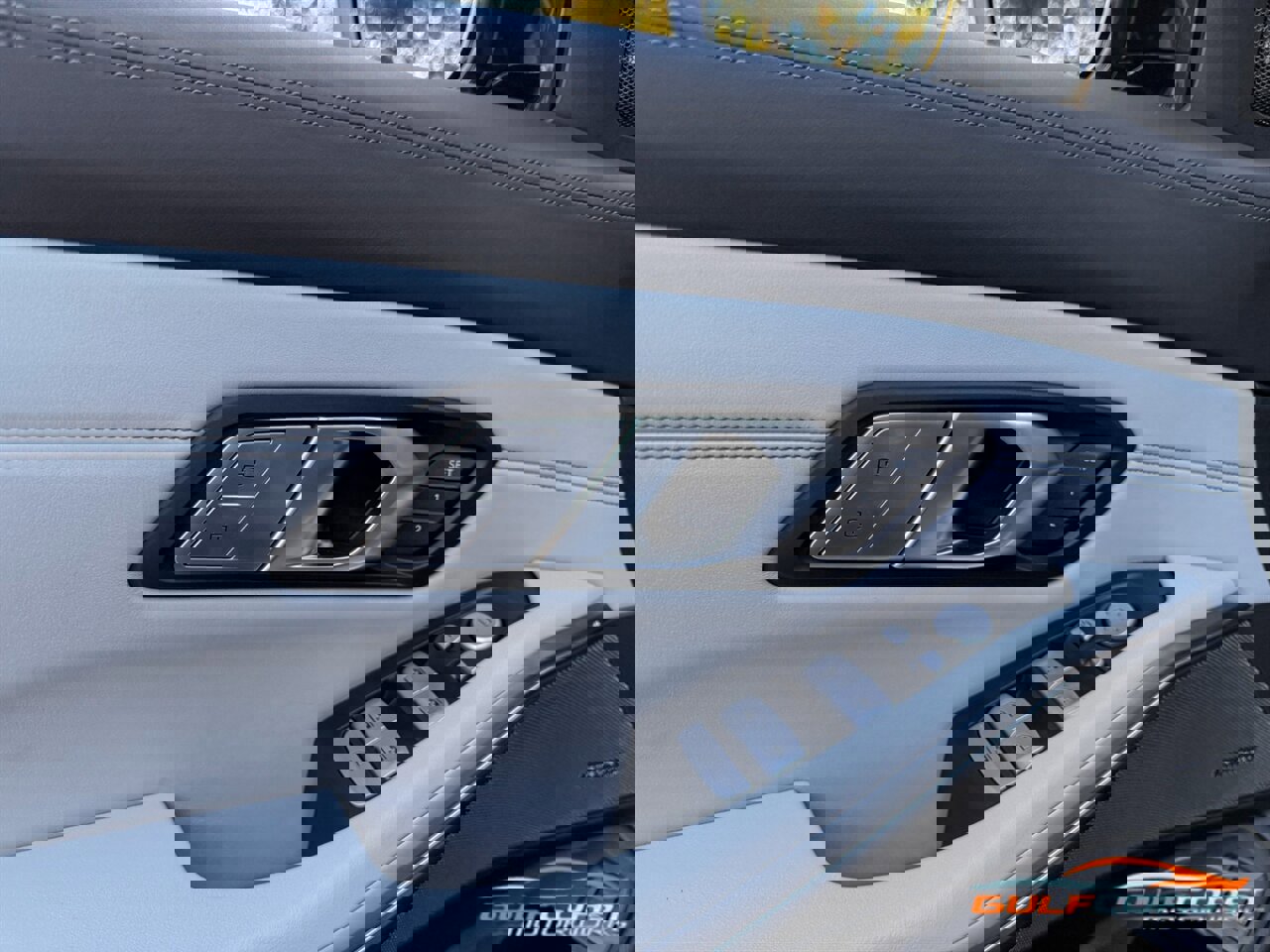 Used 2025 BMW M3 Competition image 32