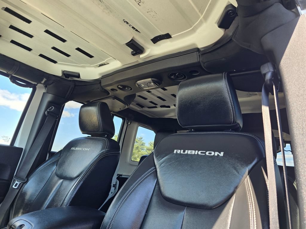 Used 2015 Jeep Wrangler Unlimited Rubicon w/ Max Tow Package AWD/4WD image 32