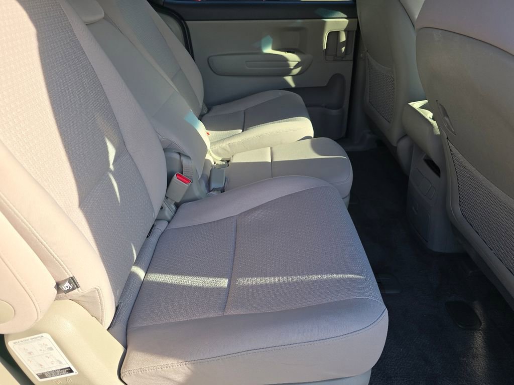 Used 2018 Kia Sedona LX image 18