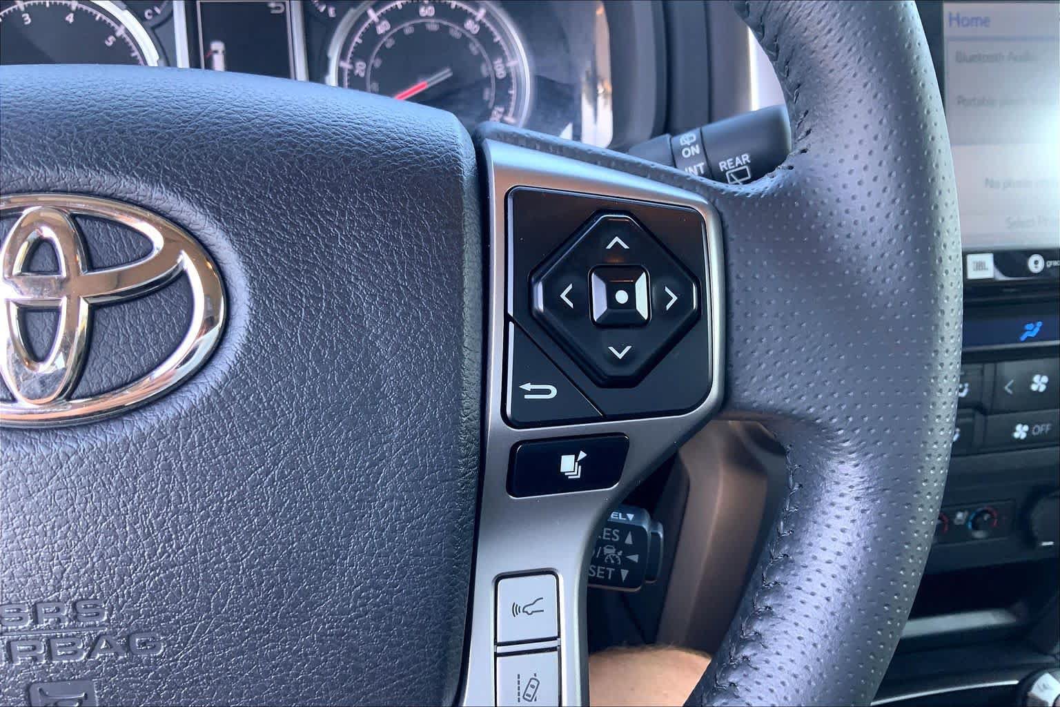 Used 2022 Toyota 4Runner Limited AWD/4WD image 25