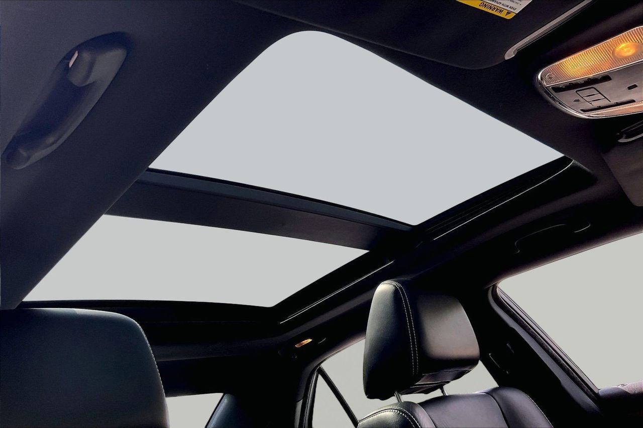 Used 2014 Chrysler 300 S RWD image 16