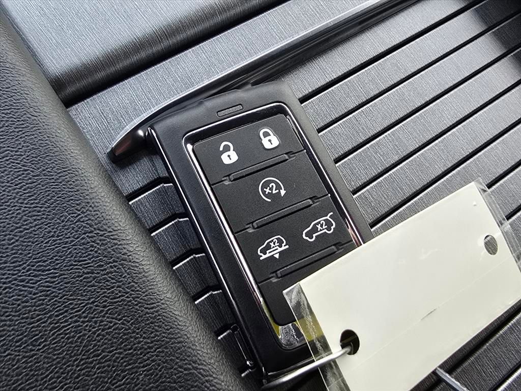 New 2026 Jeep Grand Wagoneer 4WD image 18