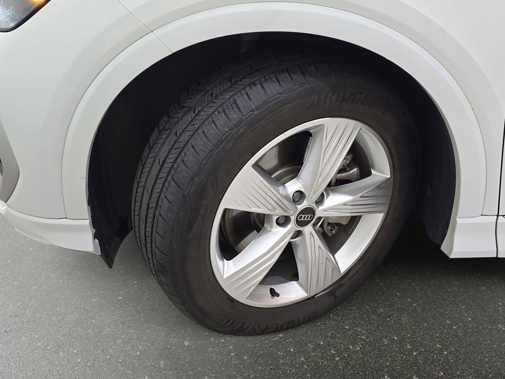 Used 2024 Audi Q4 e-tron Premium w/ Convenience Package image 32