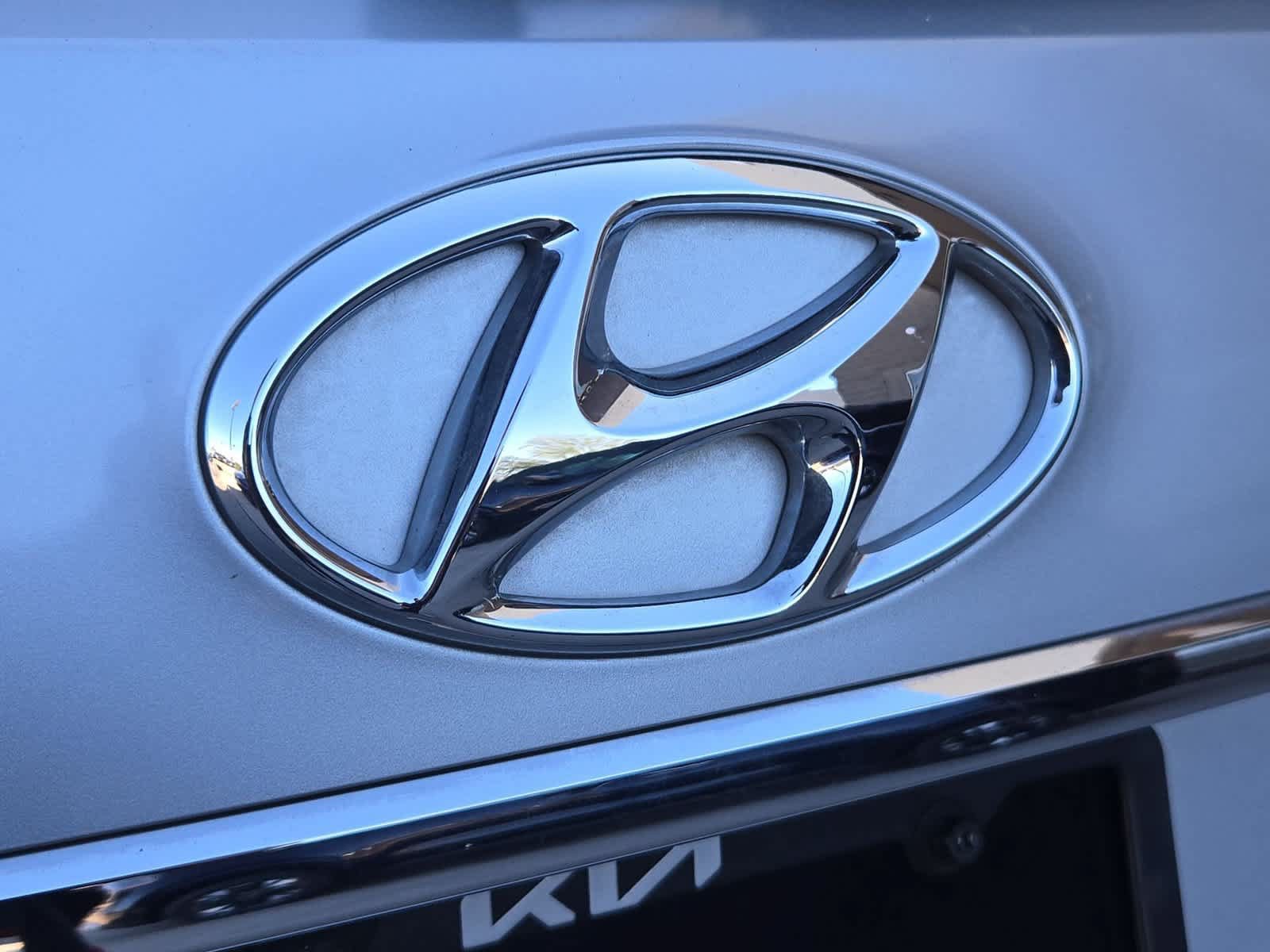 Used 2019 Hyundai Santa Fe XL SE FWD image 12