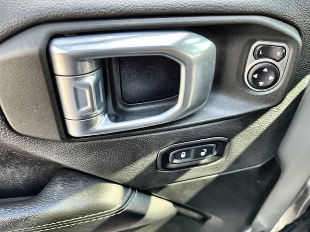 Used 2022 Jeep Gladiator Overland w/ Popular Equipment Package AWD/4WD image 16