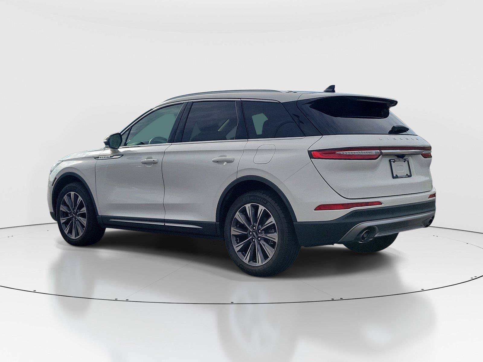 Used 2021 Lincoln Corsair Reserve w/ Elements Package FWD image 3