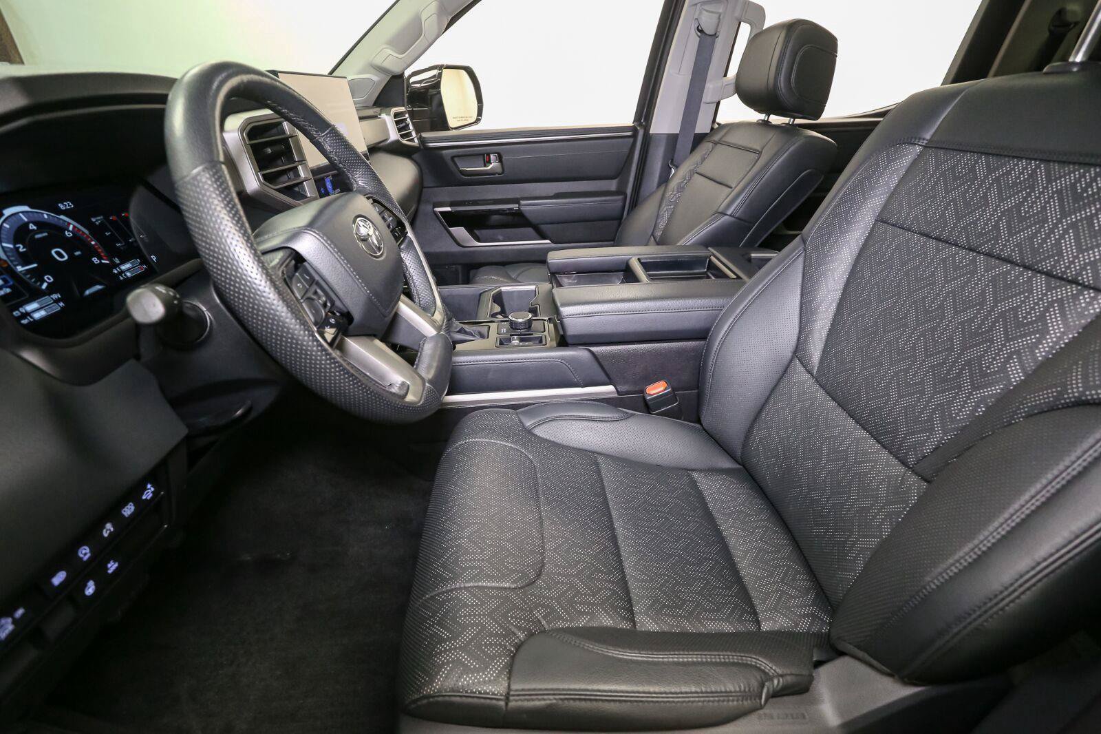 Used 2024 Toyota Tundra Limited AWD/4WD image 40
