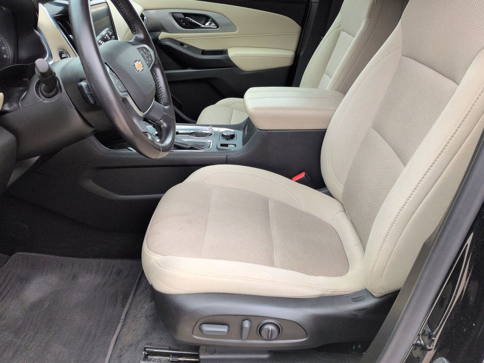 Used 2022 Chevrolet Traverse LT w/ LPO, Cargo Package image 19