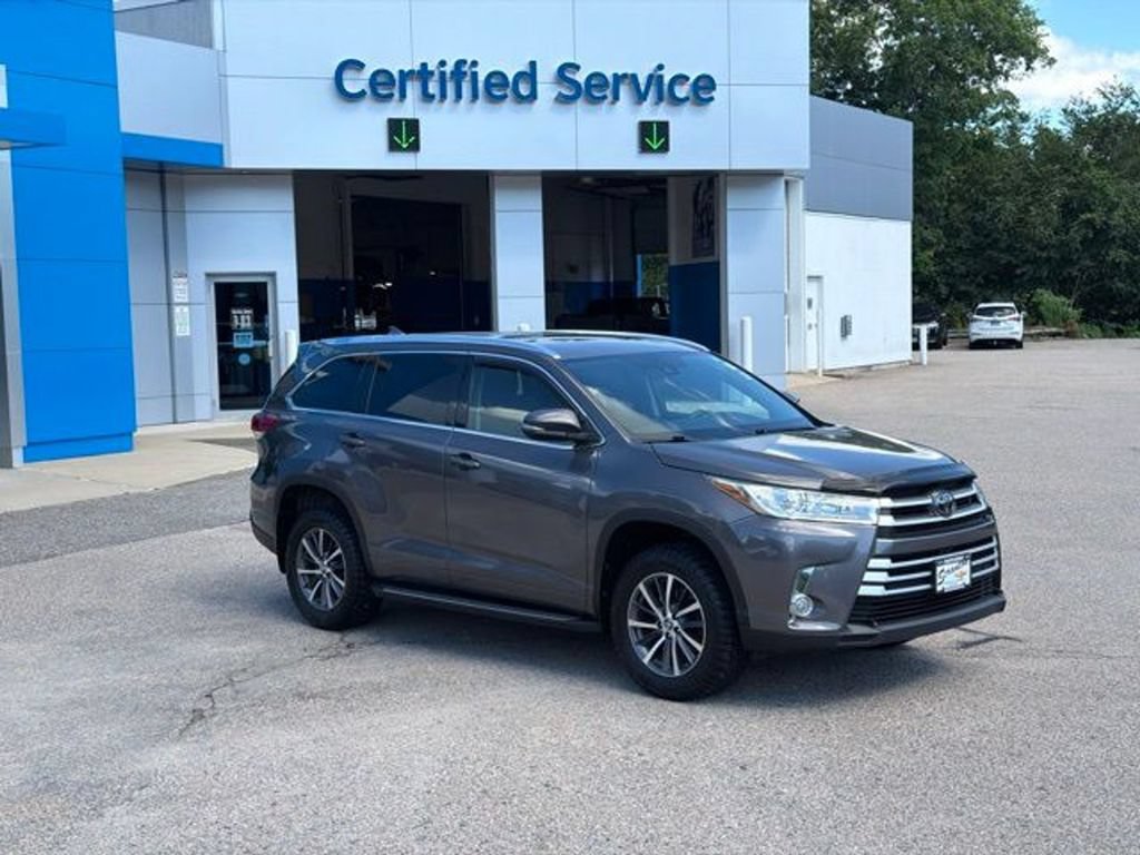 Used 2017 Toyota Highlander XLE AWD/4WD image 7