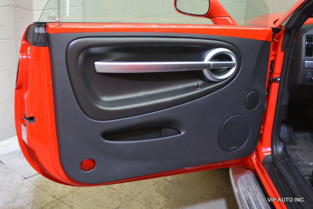 Used 2003 Chevrolet SSR w/ Preferred Equipment Group RWD image 17
