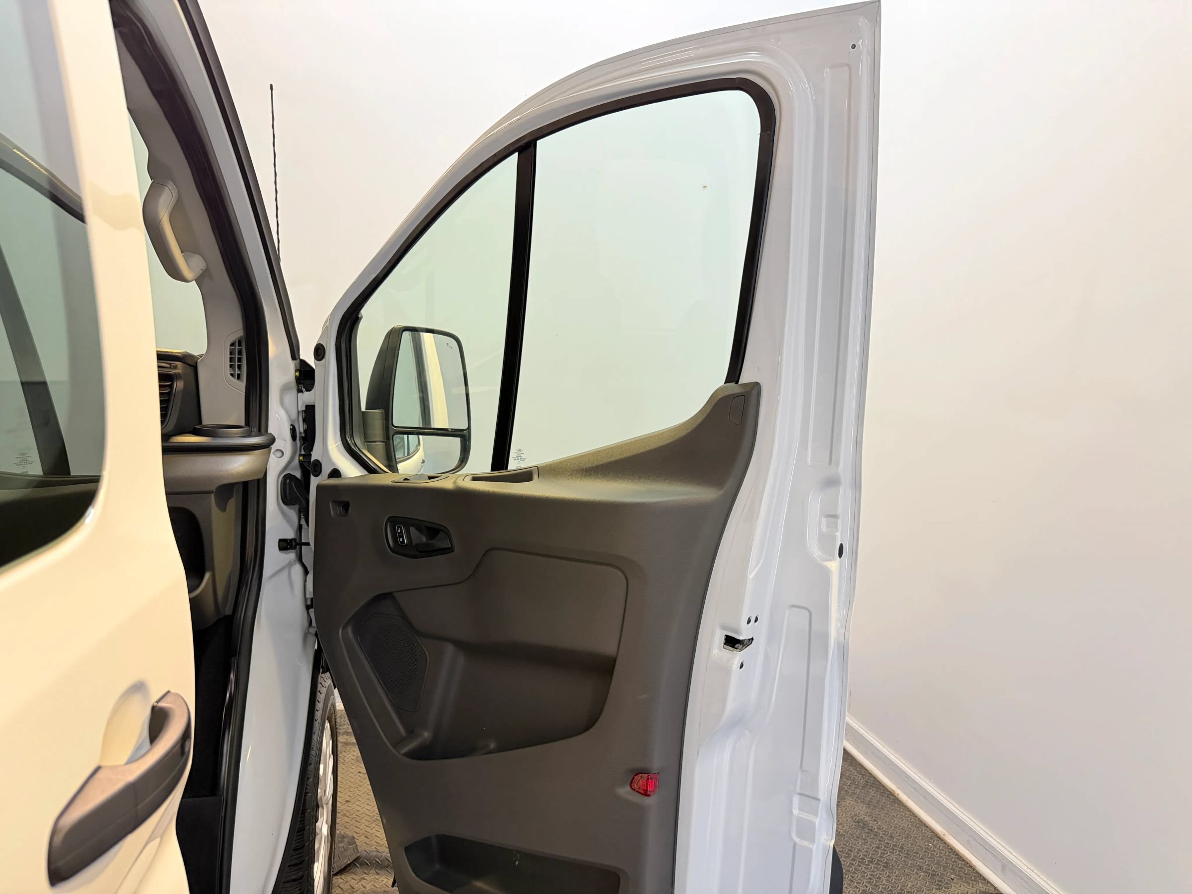 Used 2026 Ford Transit 350 XLT RWD image 24