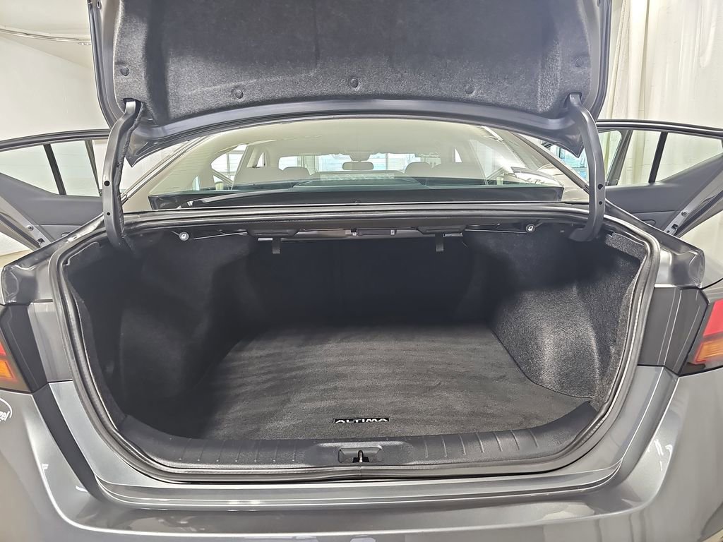 Used 2025 Nissan Altima 2.5 SV FWD image 15