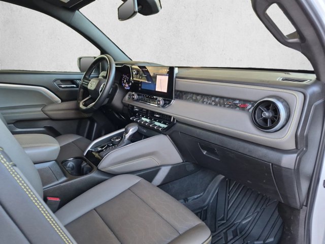 Used 2025 Chevrolet Colorado ZR2 w/ Technology Package AWD/4WD image 21