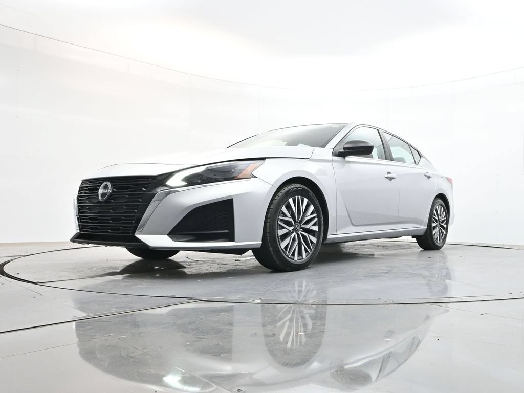 Used 2024 Nissan Altima 2.5 SV FWD image 34