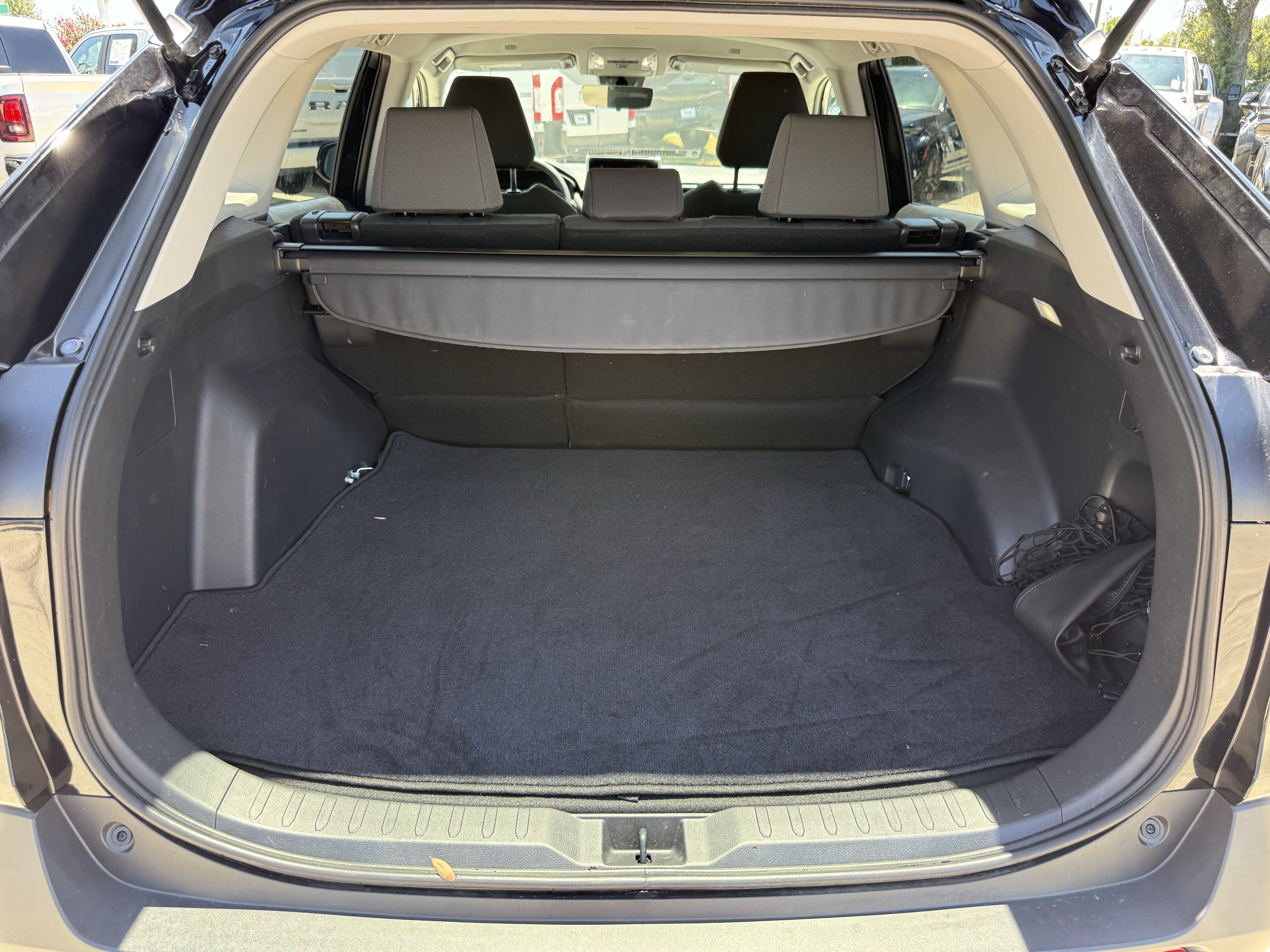 Used 2025 Toyota RAV4 XLE FWD image 31