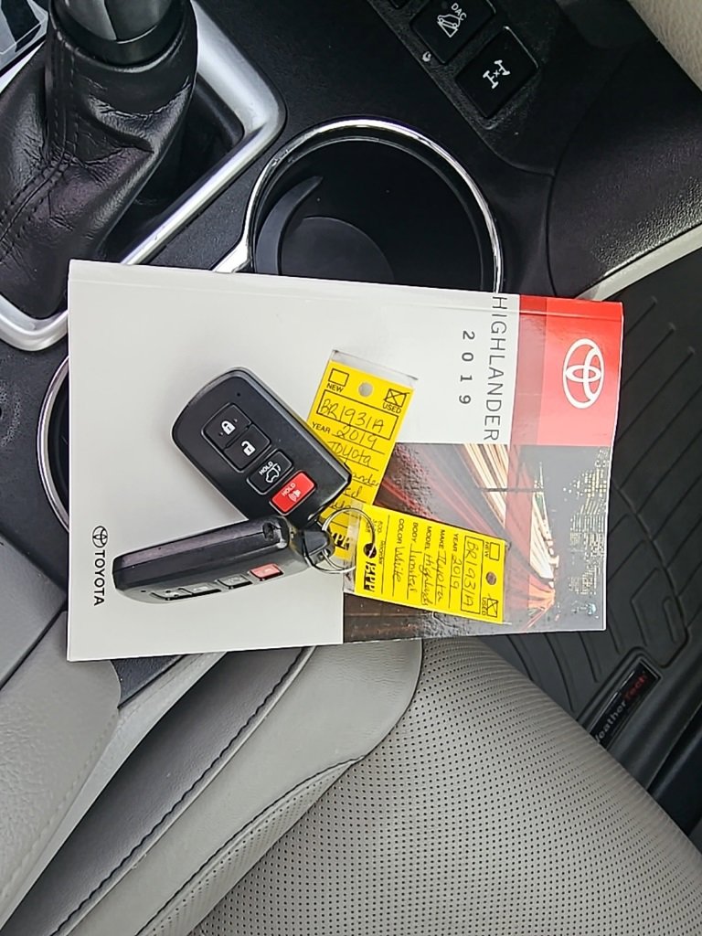 Used 2019 Toyota Highlander Limited Platinum image 28