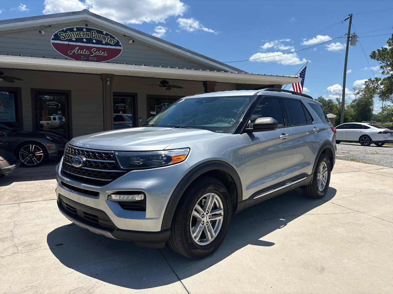 Used 2023 Ford Explorer XLT AWD/4WD image 1