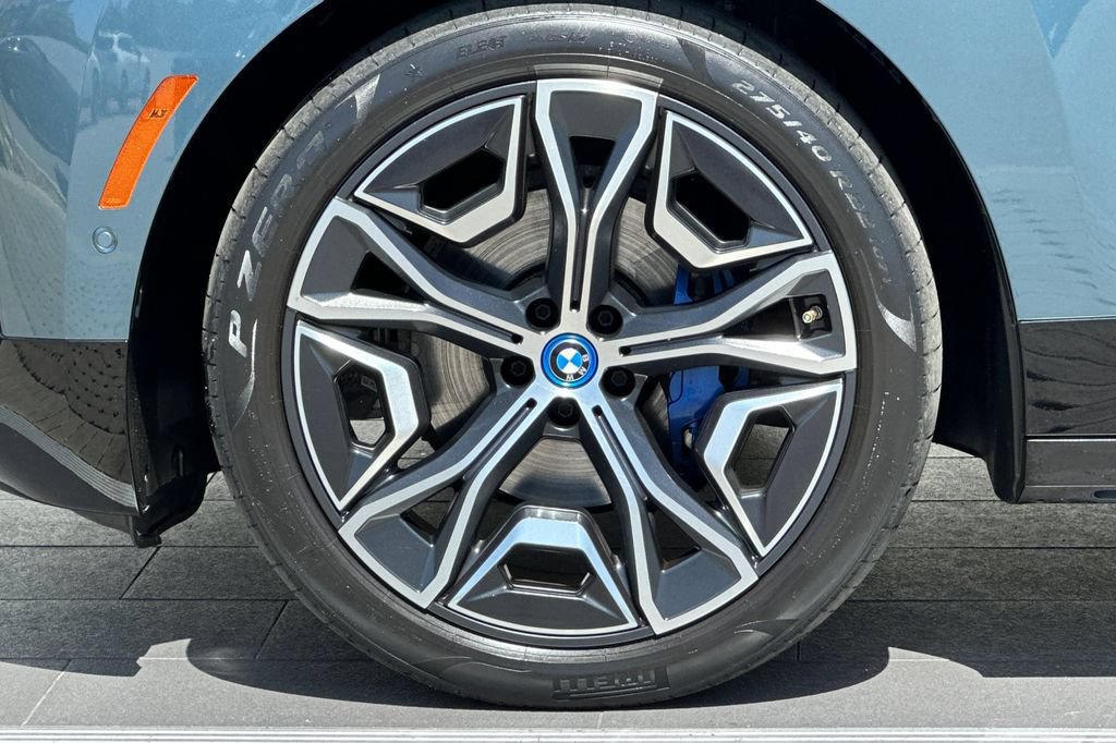 Used 2022 BMW iX xDrive50 w/ Premium Package AWD/4WD image 33
