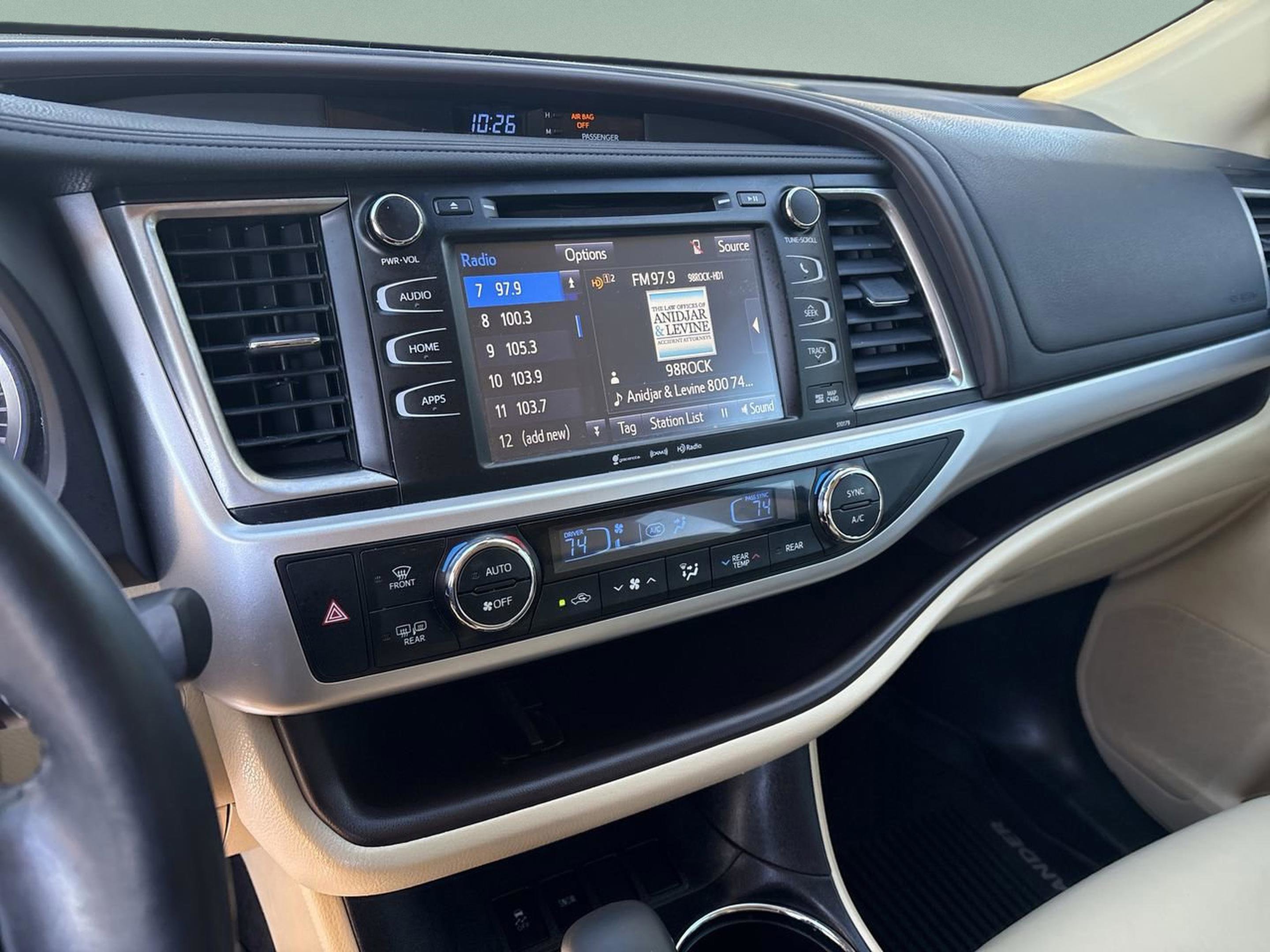 Used 2018 Toyota Highlander SE image 13