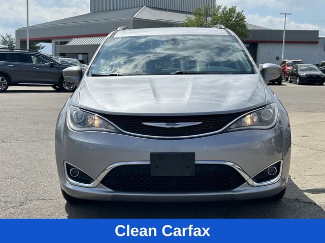 Used 2020 Chrysler Pacifica Touring-L FWD image 2