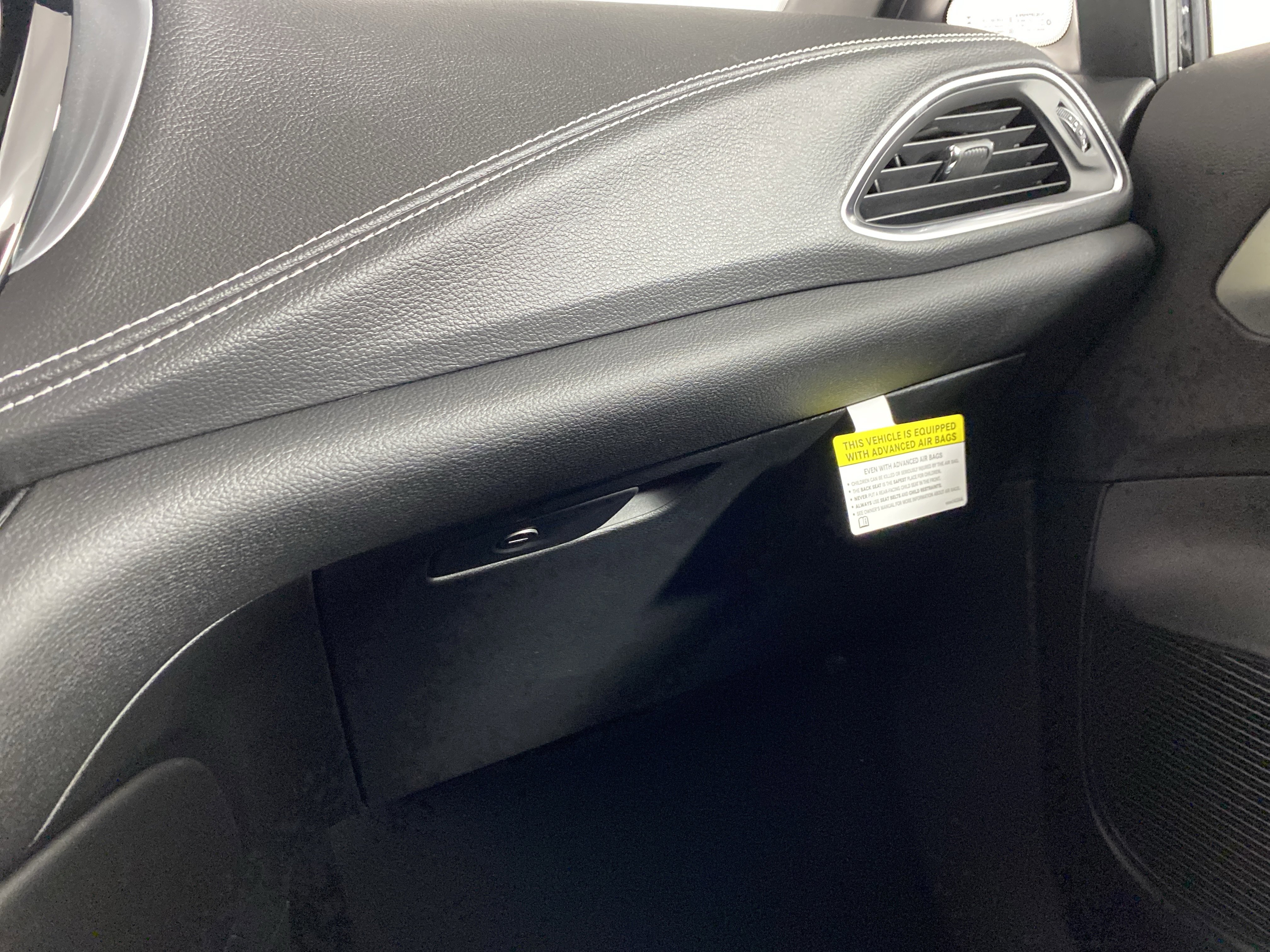 New 2026 Chrysler Pacifica Limited w/ S Appearance Package image 39