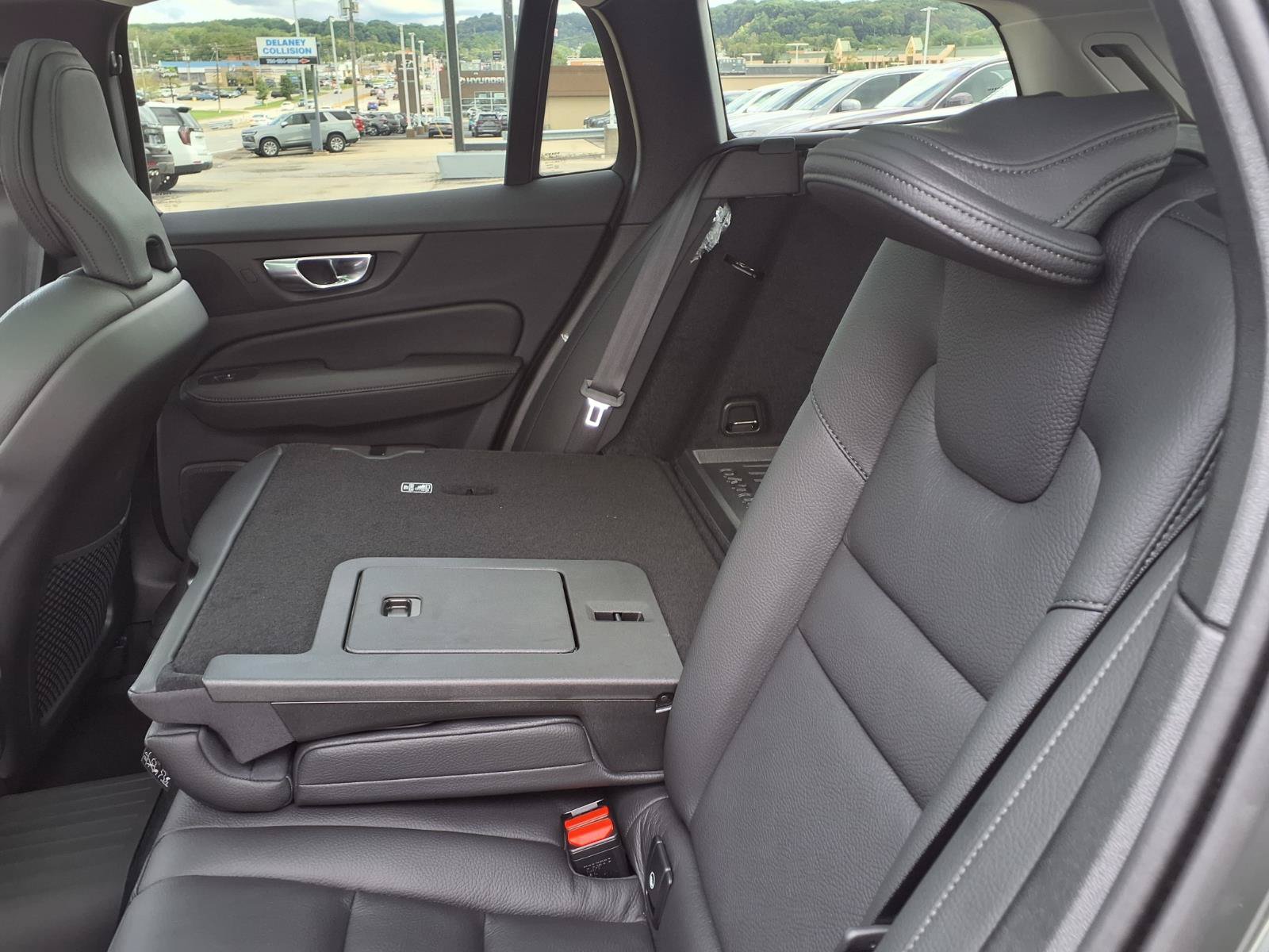 New 2026 Volvo V60 B5 Cross Country Plus w/ Protection Package Premier AWD/4WD image 6