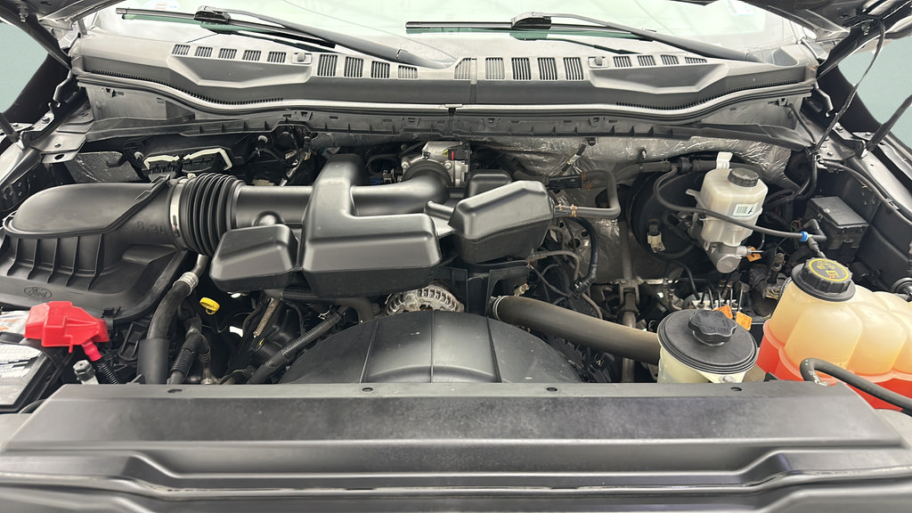 Used 2018 Ford F250 XLT w/ XLT Premium Package AWD/4WD image 11