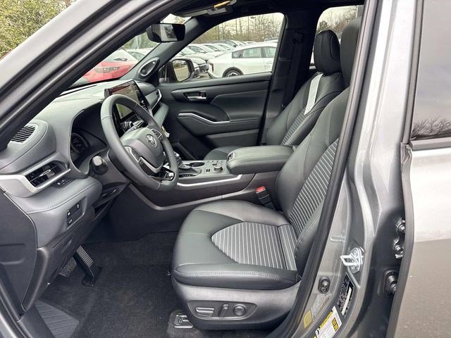 Used 2026 Toyota Highlander XSE image 14