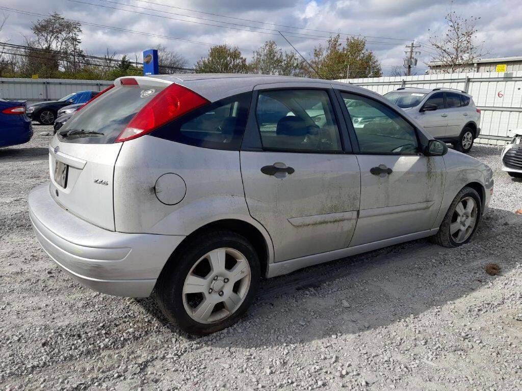 Used 2005 Ford Focus ZX5 Hatchback image 5