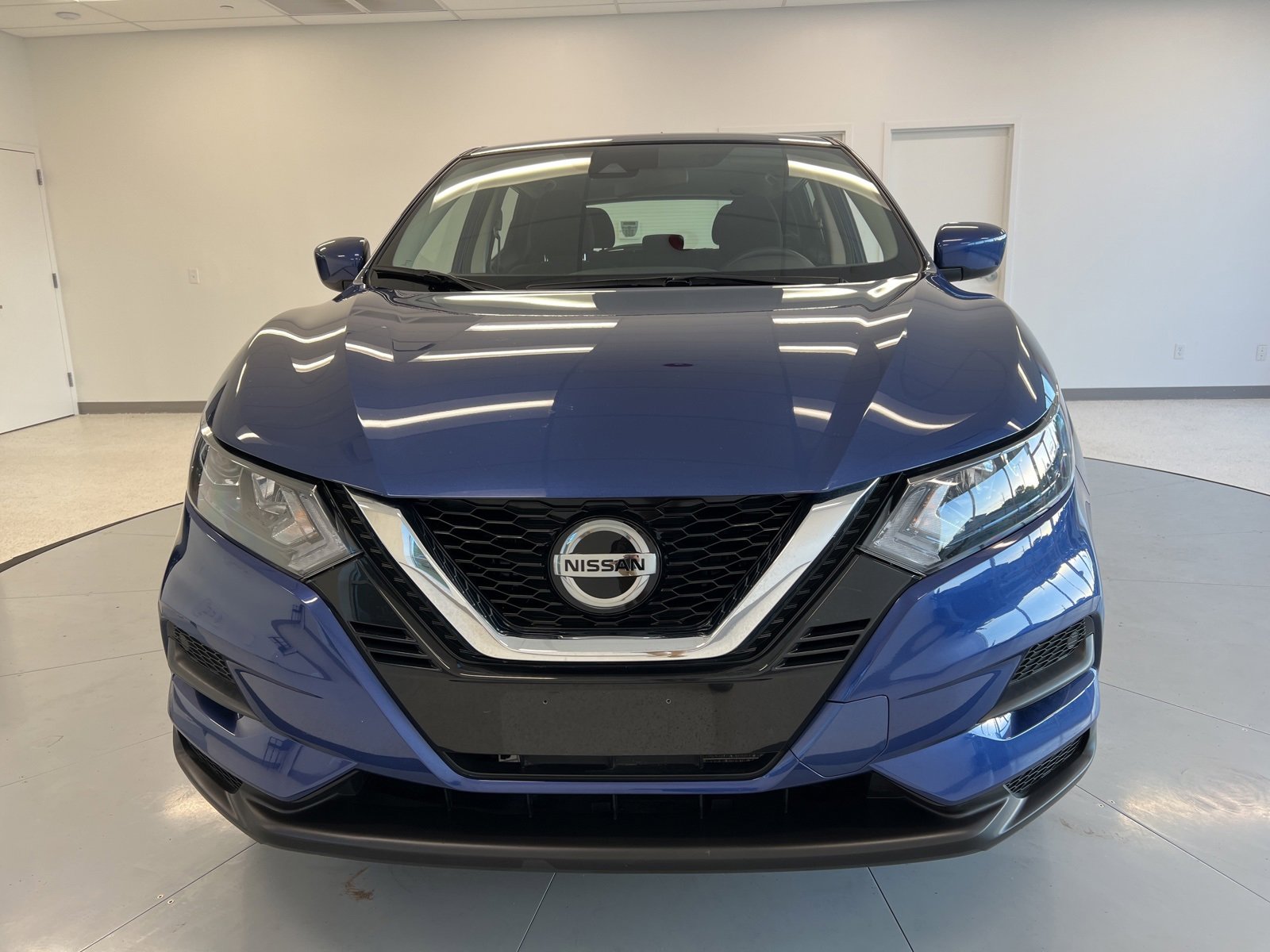 Used 2022 Nissan Rogue Sport S image 2