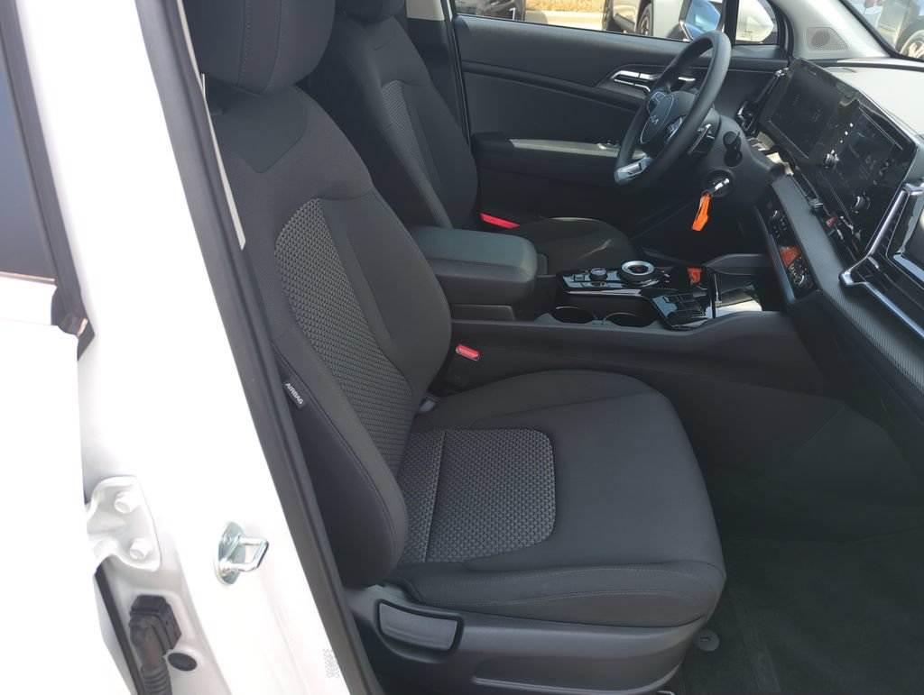 Used 2025 Kia Sportage LX FWD image 35