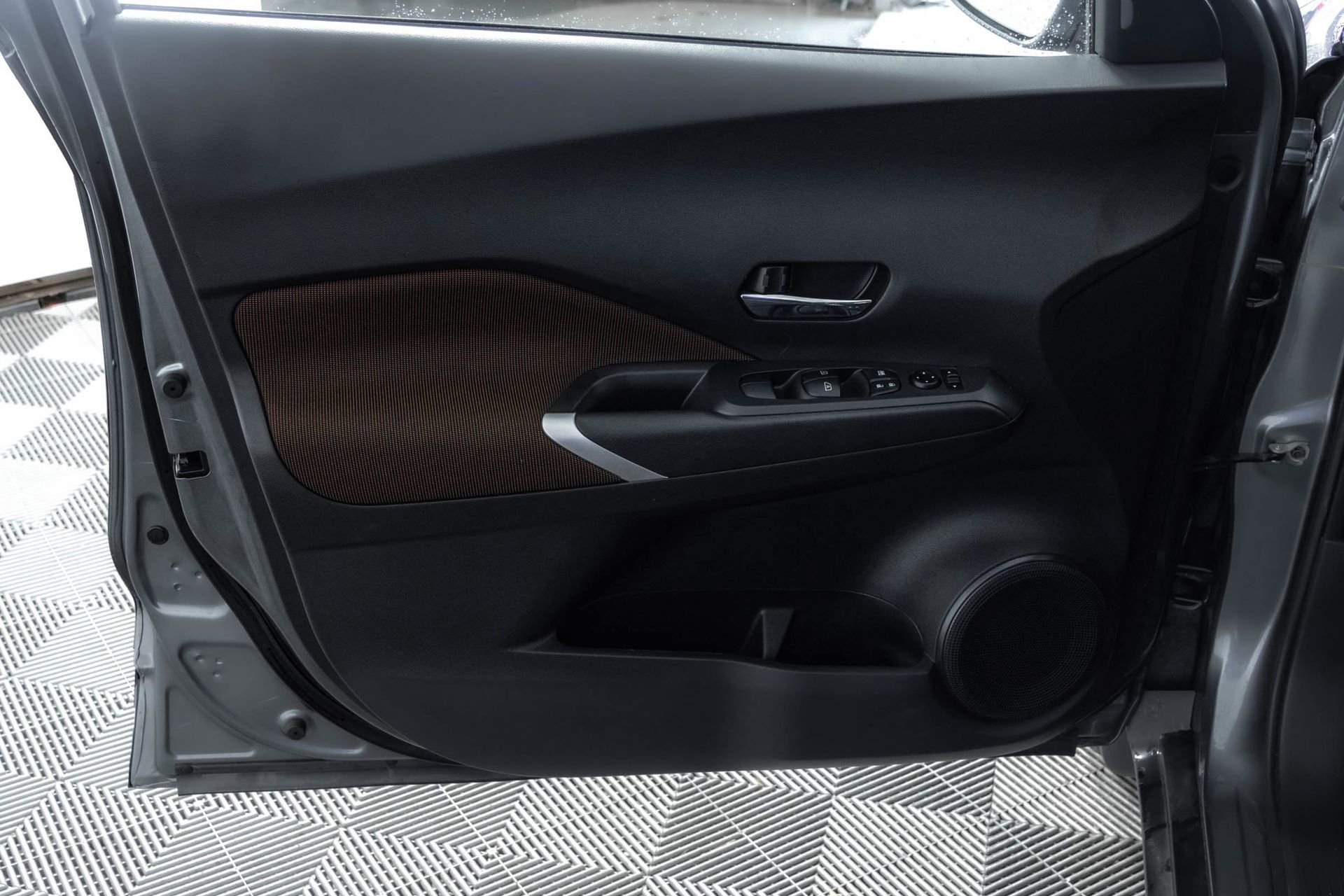Used 2024 Nissan Kicks SR FWD image 32