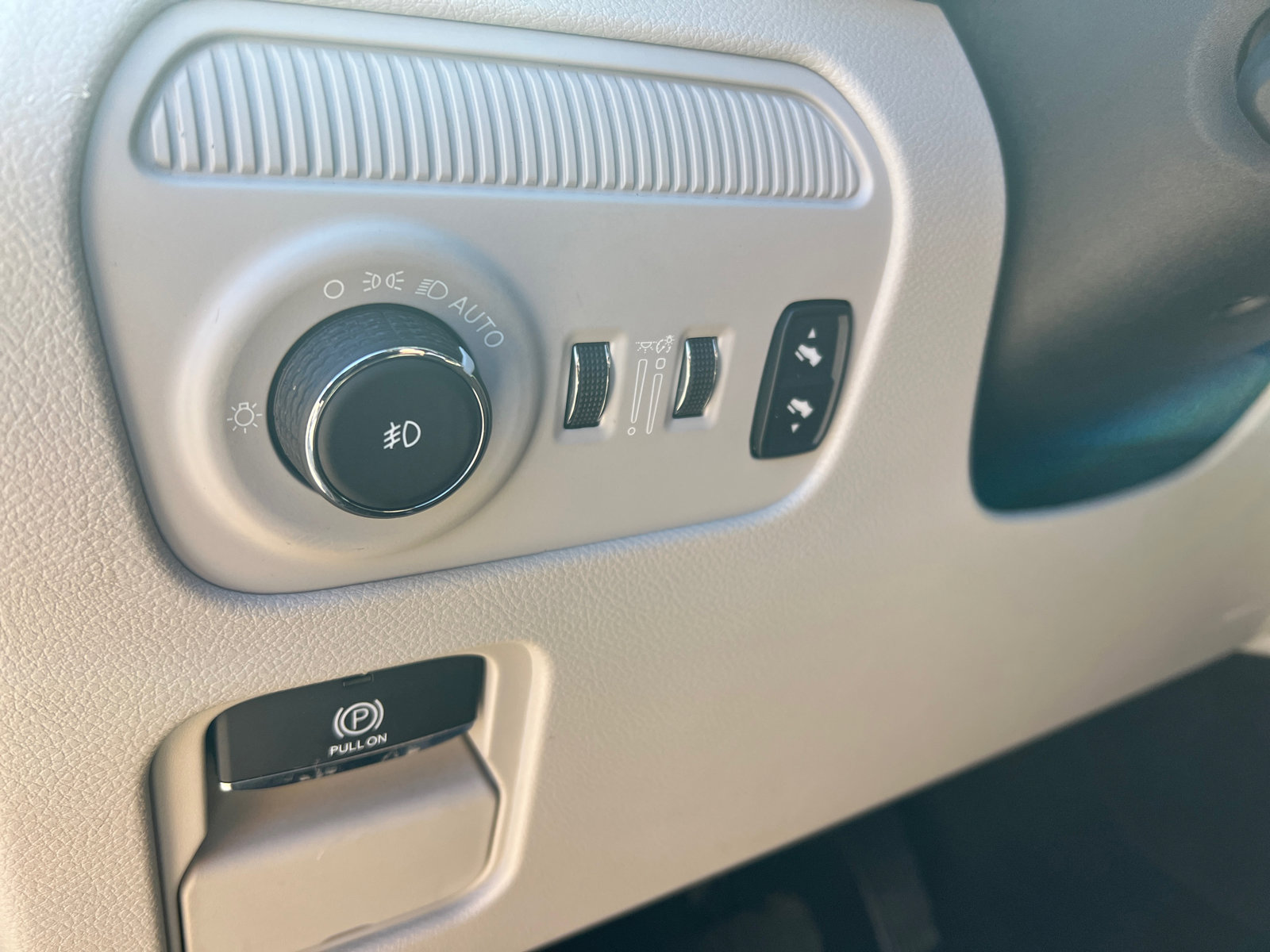 Used 2024 Jeep Wagoneer L Series III w/ Premium Group I image 38