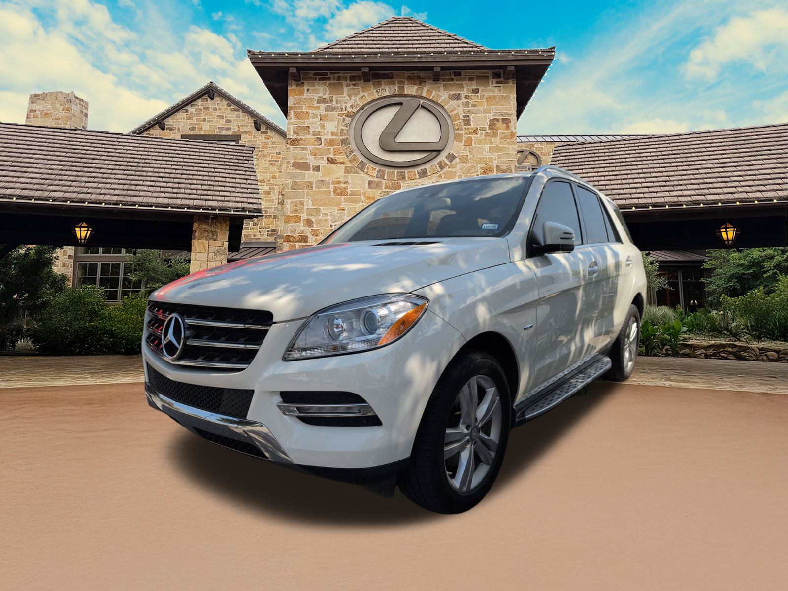 Used 2012 Mercedes-Benz ML 350 BlueTEC 4MATIC image 4